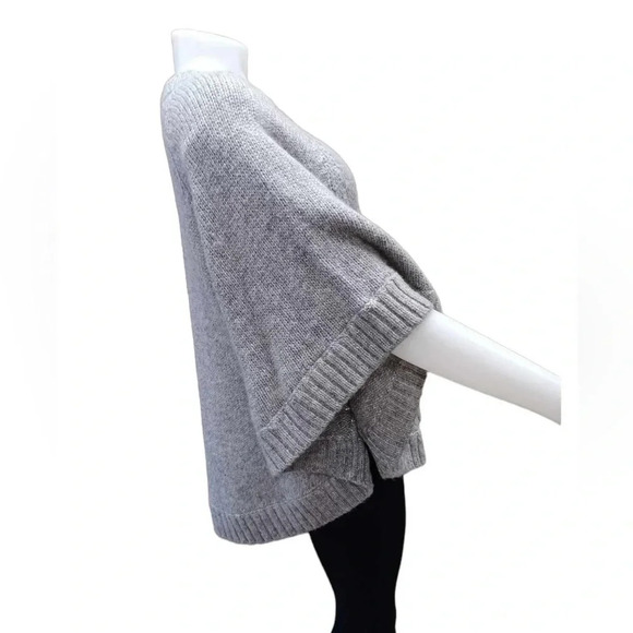 Michael Kors Wool Blend Grey Shimmery Poncho  Size Large - Picture 3 of 12